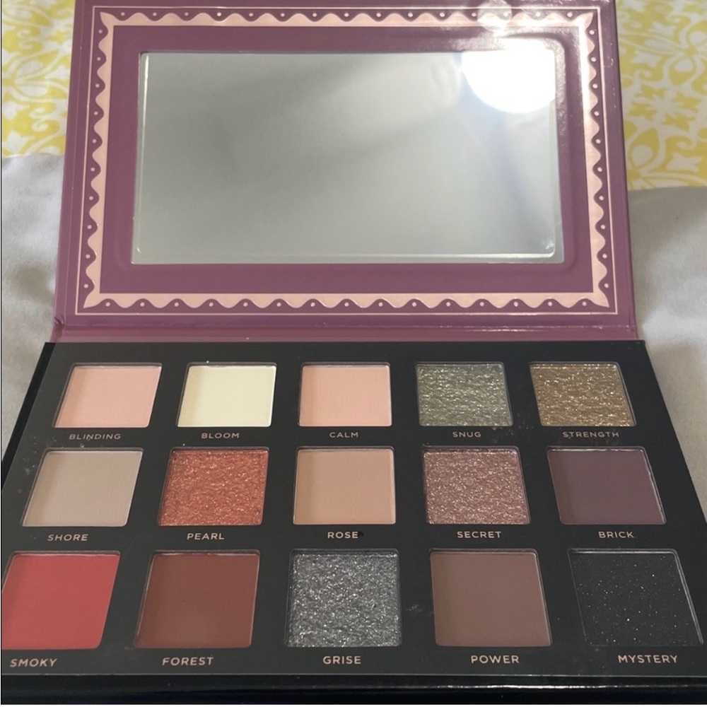 Ace Beaute Eyeshadow Palette with Mirror 15 colors! NIP